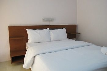 Hotel Somjai House Si Racha Exterior foto