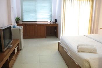 Hotel Somjai House Si Racha Exterior foto